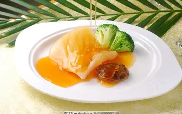 花胶麦冬瘦肉功效(麦冬太子参煲瘦肉功效？)