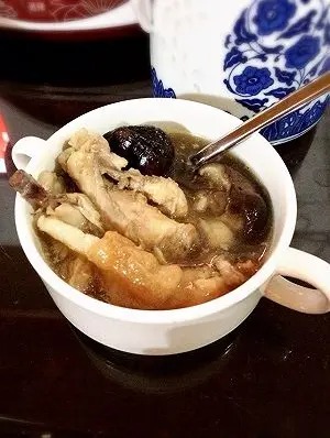 鱼胶甜品红枣枸杞(做甜品的鱼肚怎么涨发？)
