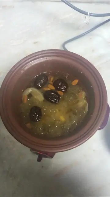 冬笋花胶炖鸡汤怎么做 冬菇花胶煲鸡汤的做法