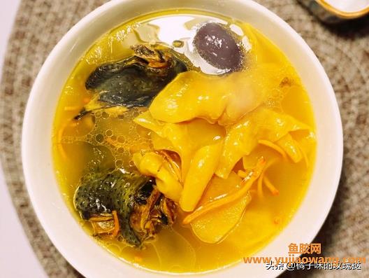 鱼胶炖乌鸡的作用(花胶炖乌鸡放什么材料) 鱼胶炖乌鸡的作用(花胶炖乌鸡放什么材料)