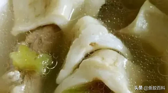 鱼胶炖鸡蛋椰子汁(花胶和什么煲汤最适合) 鱼胶炖鸡蛋椰子汁(花胶和什么煲汤最适合)