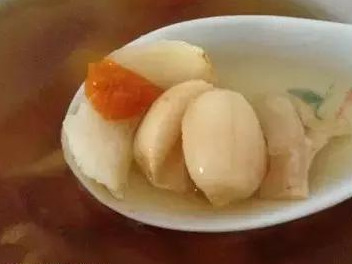 鱼胶可以炖洋参吗(鱼胶炖西洋参会上火吗)
