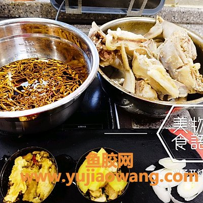 鱼胶鸡汤要煲多久(鸡和花胶煲汤放什么材料) 鱼胶鸡汤要煲多久(鸡和花胶煲汤放什么材料)