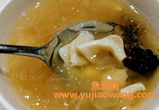 鱼胶和白木耳一起炖可以吗（什么和鱼胶一起炖最好）