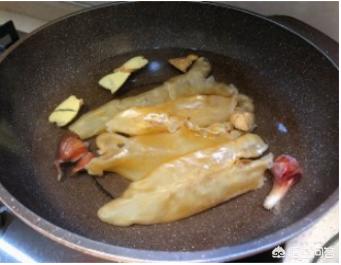 松茸可以和鱼胶一起煲汤吗(花胶羊肚菌松菌能一起煲汤？)