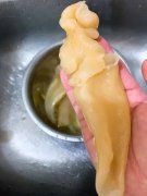 母鸡炖鱼胶可以放红枣枸杞吗(枸杞红枣炖老母鸡。有什么作用？
