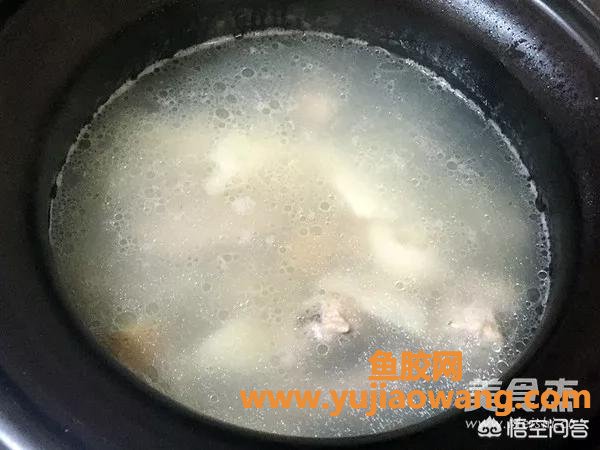 鱼胶炖排骨怎么炖炖多长时间(鱼㬵怎么炖？炖多长时间好？)