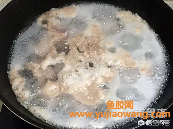 鱼胶炖排骨怎么炖炖多长时间(鱼㬵怎么炖？炖多长时间好？)
