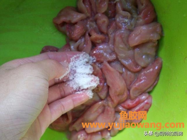鱼胶的胆固醇含量(青椒炒鱼肚怎么做？)
