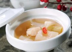 鱼胶汤可以只喝汤吗(天天喝猪蹄花胶汤，只喝汤，不吃肉，会胖