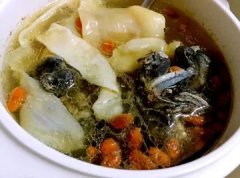 油爆鱼胶煮白菜做法大全(鱼㬵怎么炖？炖多长时间好？)