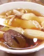 莲子炖鱼胶汤的做法视频(鱼㬵怎么炖？炖多长时间好？)