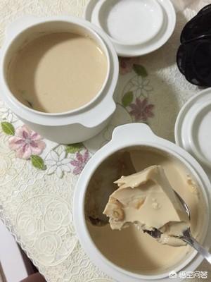 制作木瓜鲜奶冻鱼胶粉放多少(怎样做花胶牛奶冻？)