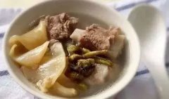 鱼胶红枣洋参炖排骨的功效(花胶、花旗参、红枣、枸杞一起煲汤