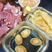 鱼胶红菇炖排骨的做法()