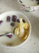 鱼胶能和乌鸡一起煲汤吗(乌骨鸡和什么炖汤最好？)