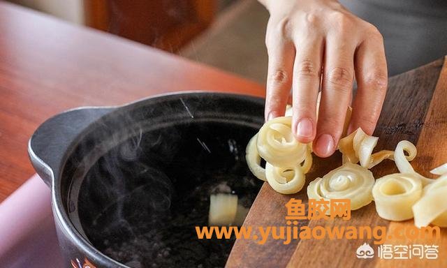 鱼胶可以和红枣老鸡一起炖吗(花胶羊肚菌松菌能一起煲汤？)