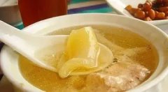 鱼胶炖牛奶去腥味(鱼㬵怎么炖？炖多长时间好？)