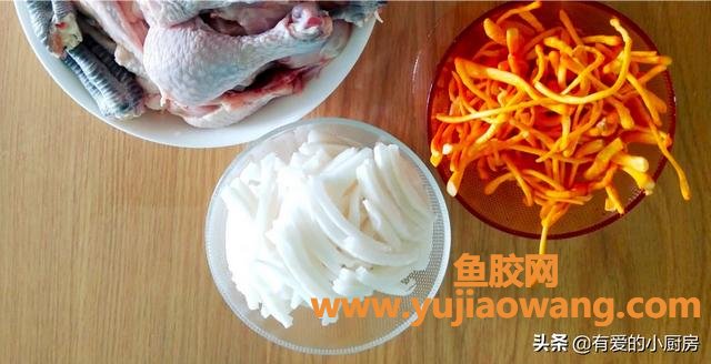 棷子鸡炖鱼胶汤可以吃吗(椰子鸡要老椰子还是嫩椰子？)