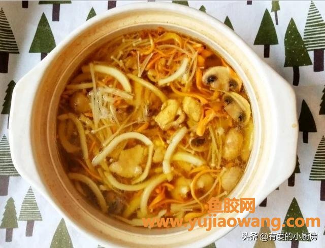棷子鸡炖鱼胶汤可以吃吗(椰子鸡要老椰子还是嫩椰子？)