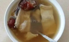 鱼胶可以和鸡一起炖吗(海鱼胶可以和鸡肉红萝卜一起炖吗？)