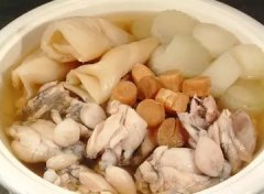 鱼胶鲍鱼鸡脚炖汤(花胶煲汤的做法有哪些？)