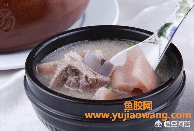 海马鱼胶炖排骨要怎么炖(排骨炖汤要不要炒？)