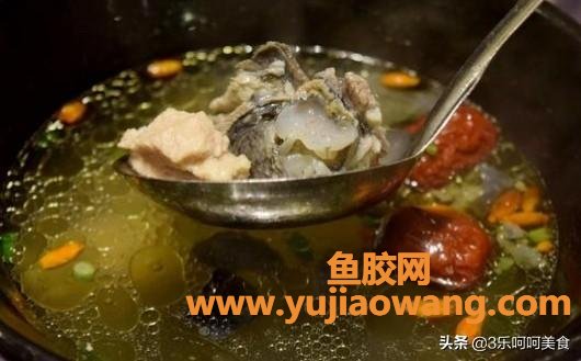海马鱼胶炖排骨要怎么炖(排骨炖汤要不要炒？)