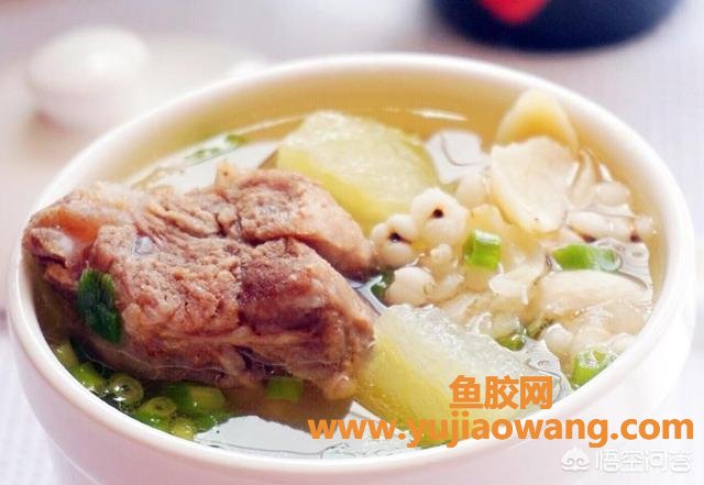 海马鱼胶炖排骨要怎么炖(排骨炖汤要不要炒？)
