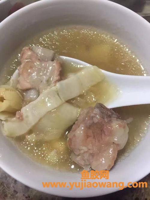 鱼鳔煲汤的做法(鱼鳔和什么一起煲汤)