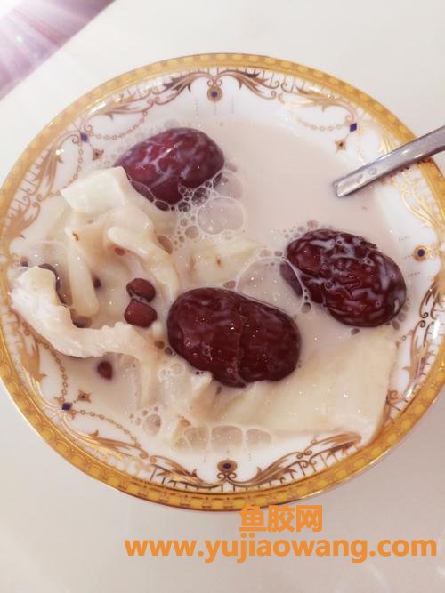 哺乳期能吃鱼胶吗对宝宝有影响吗(哺乳期吃鱼胶对宝宝好吗)