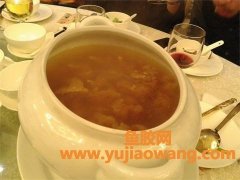 花胶煲鸡的功效和作用(鸡炖花胶的功效和作用)