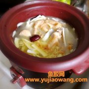 花胶煲鸡汤放什么配料(花胶和什么煲鸡汤)