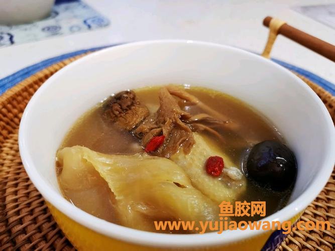 花胶花旗参鸡汤的功效(花旗参花胶鸡汤的功效儿童可以喝吗)