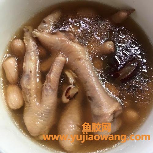 花生花胶鸡脚汤的做法(花生眉豆鸡脚花胶汤)
