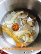 花胶响螺片煲汤的做法(羊肚菌花胶响螺片煲汤的功效与作用)
