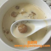 牛奶冰糖炖花胶的做法(花胶炖牛奶的做法是怎样的)