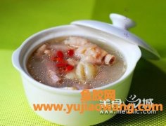 排骨炖花胶的营养价值(鸡脚炖花胶营养价值)
