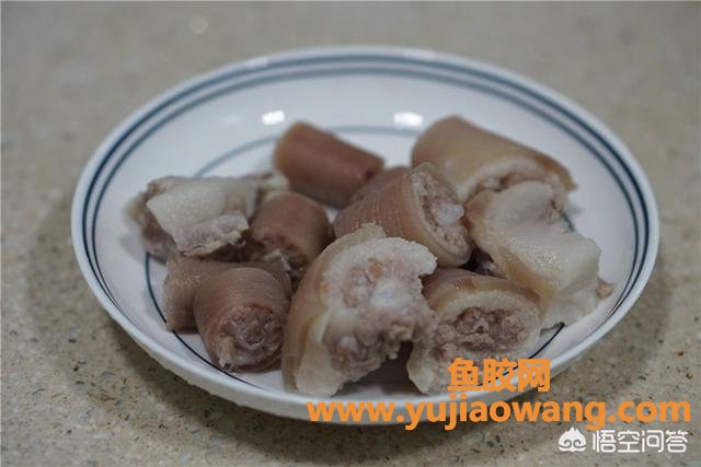 花胶可以和黄豆煲汤吗(牛蹄筋可以同黄豆、家禽类一起煲汤吗？)