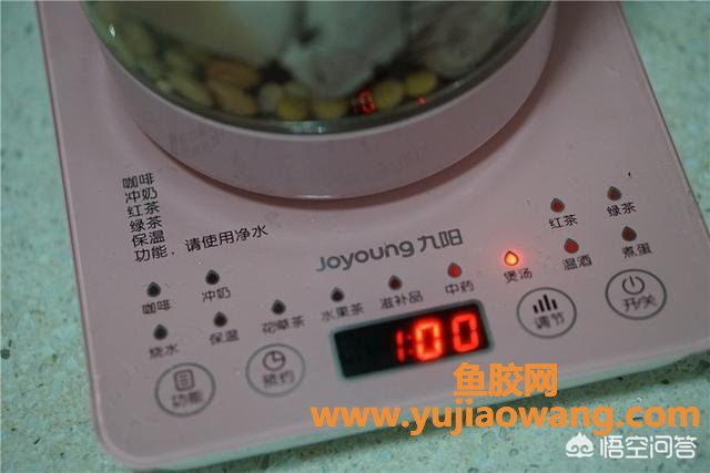 花胶可以和黄豆煲汤吗(牛蹄筋可以同黄豆、家禽类一起煲汤吗？)