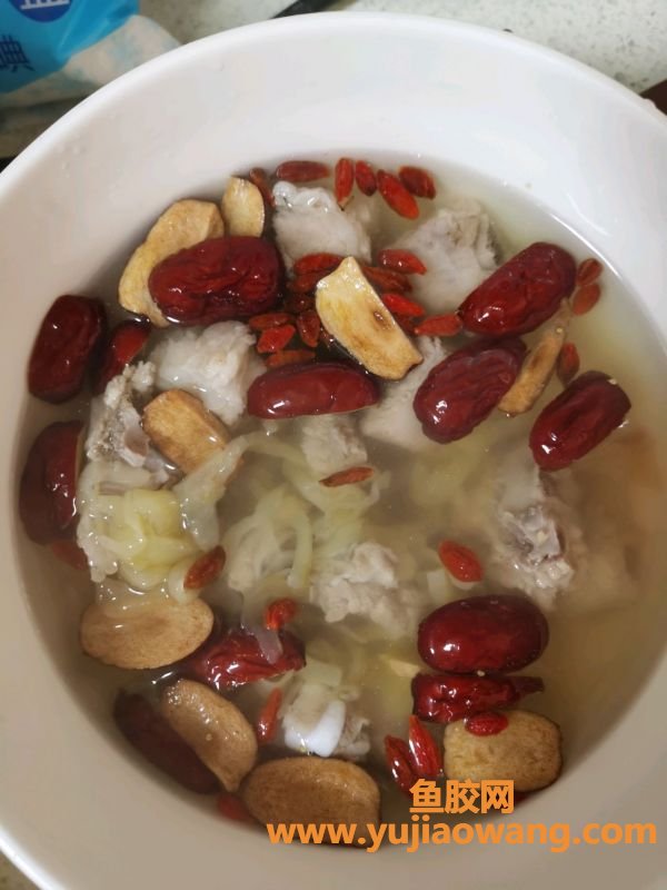 (鱼胶花旗参红枣排骨做法)吃了这碗花胶鱼胶炖汤炖奶,一口下肚感觉超 (鱼胶花旗参红枣排骨做法)吃了这碗花胶鱼胶炖汤炖奶,一口下肚感觉超