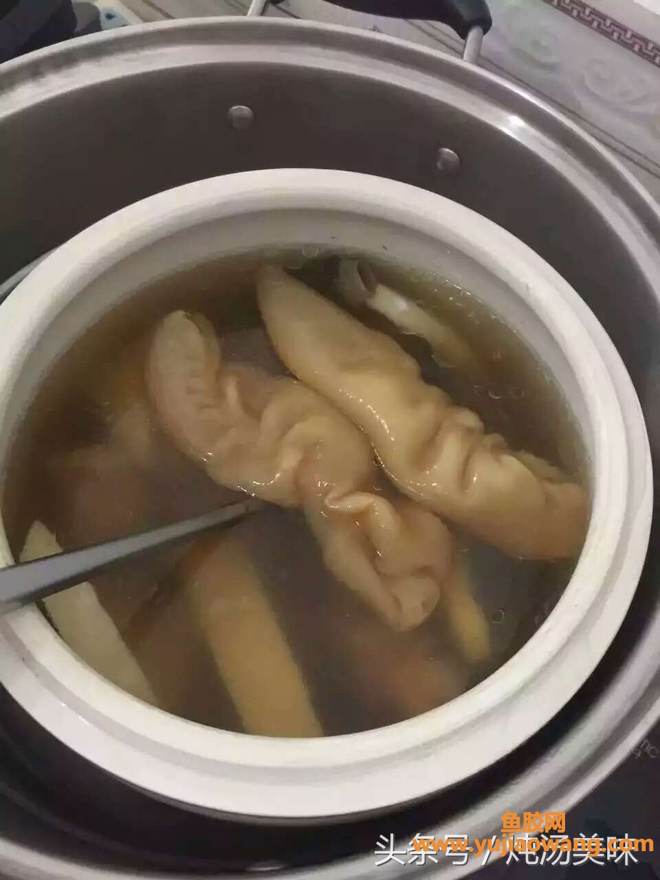 (痛经可以吃羊肚菌炖鱼胶吗)黄花胶羊肚菌炖汤--养颜佳品 (痛经可以吃羊肚菌炖鱼胶吗)黄花胶羊肚菌炖汤--养颜佳品