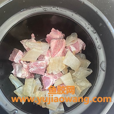 (一个人饮炖鱼胶要交几条)十分滋润的花胶猪骨炖汤 (一个人饮炖鱼胶要交几条)十分滋润的花胶猪骨炖汤