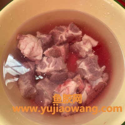 (一个人饮炖鱼胶要交几条)十分滋润的花胶猪骨炖汤 (一个人饮炖鱼胶要交几条)十分滋润的花胶猪骨炖汤