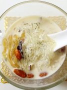 花胶当归炖乳鸽功效(煲鸽子汤,要加哪些配料调料?有什么作用？