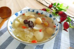 (鱼胶炖梨什么作用)银耳花胶梨汤的做法