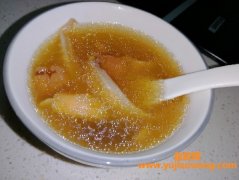 (鱼胶和鸽子的功效与作用)唇干舌燥的秋季，一碗鸽子花胶汤来