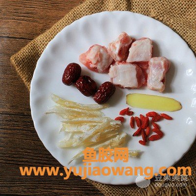 (鱼胶花生排骨汤做法)鱼胶炖排骨的做法