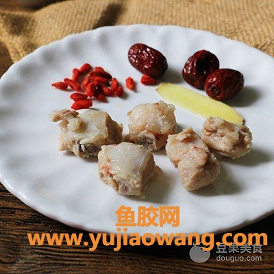 (鱼胶花生排骨汤做法)鱼胶炖排骨的做法