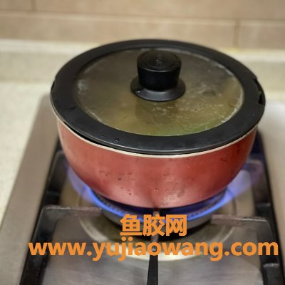 (炖鱼胶用什么配料)餐桌上的保留项目瘦肉炖花胶,隔段时间就做一次 (炖鱼胶用什么配料)餐桌上的保留项目瘦肉炖花胶,隔段时间就做一次